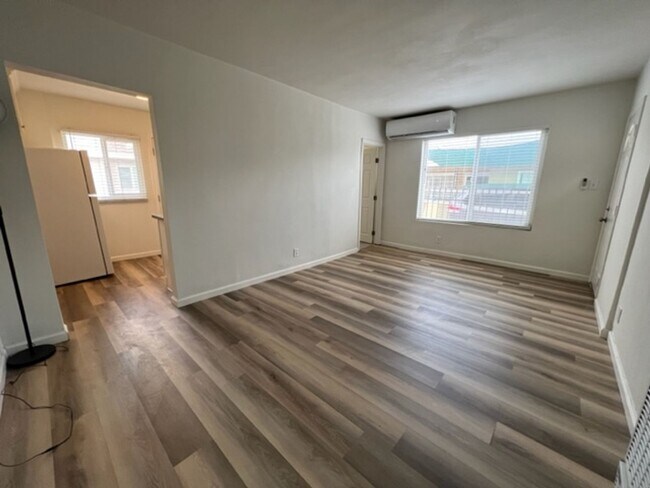 Building Photo - 1083 E Nocta St