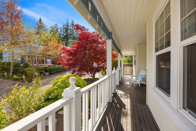 Building Photo - 756 NE Brookcliff Ln