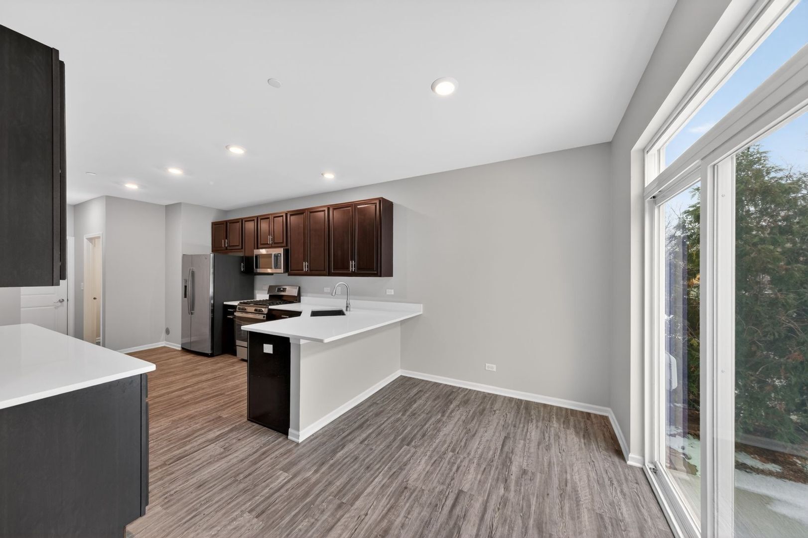 Building Photo - 1675 Kraft Ave