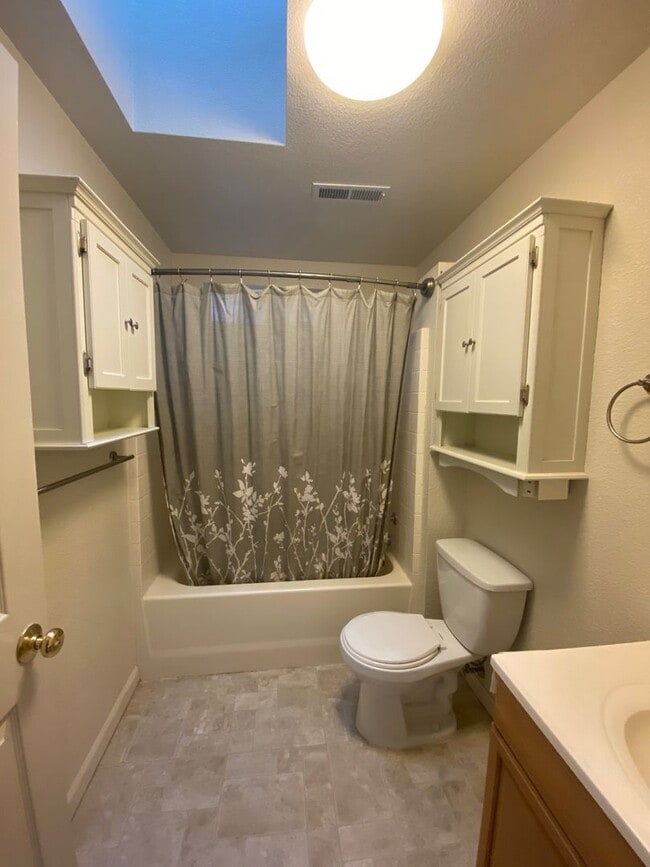 Building Photo - Sweet 2/1 McKinleyville house with garage and laundry