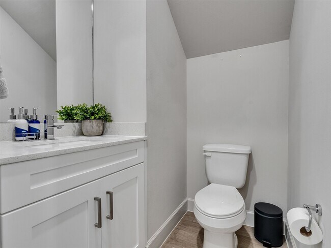 Building Photo - 5702 Rucio Ln