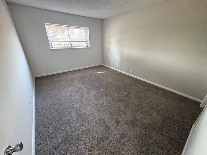 Building Photo - 1005 Hickory Hill Ln