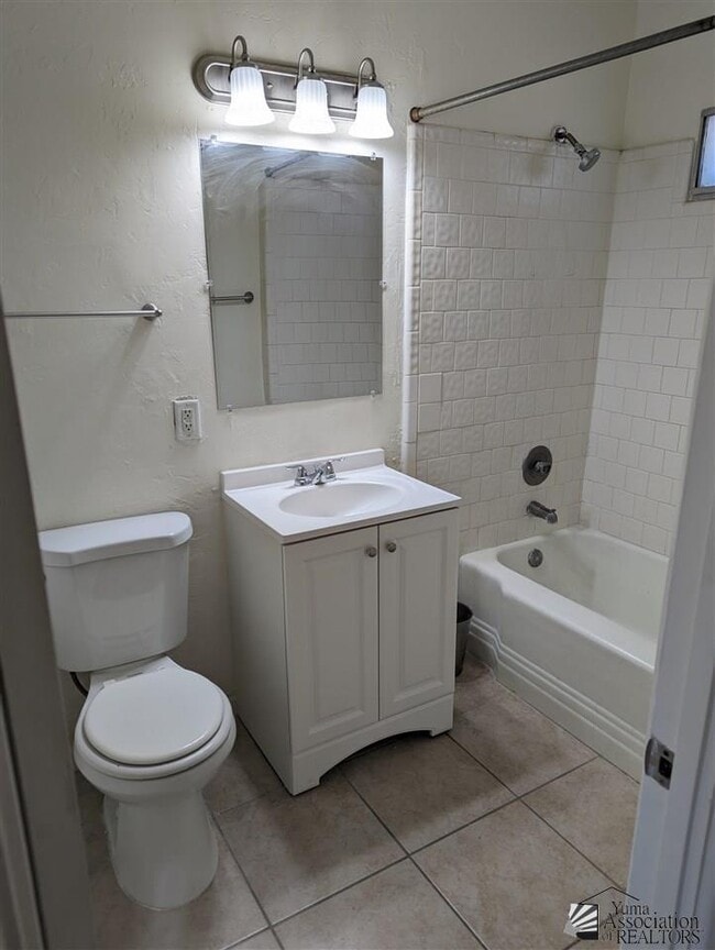 Building Photo - 1710 S 11th Ave