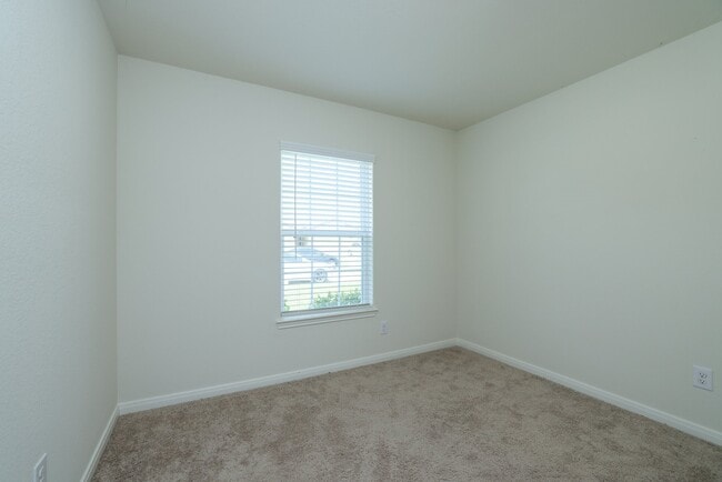 Building Photo - 20914 Solstice Point Dr