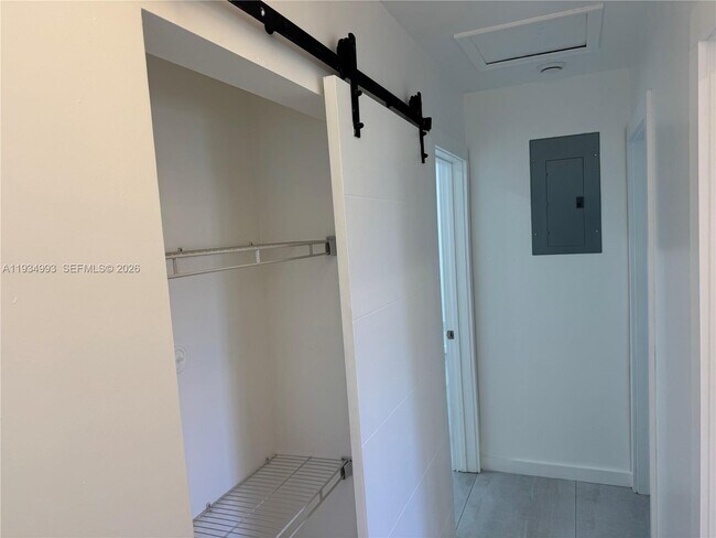 Building Photo - 2832 SW 124th Ct