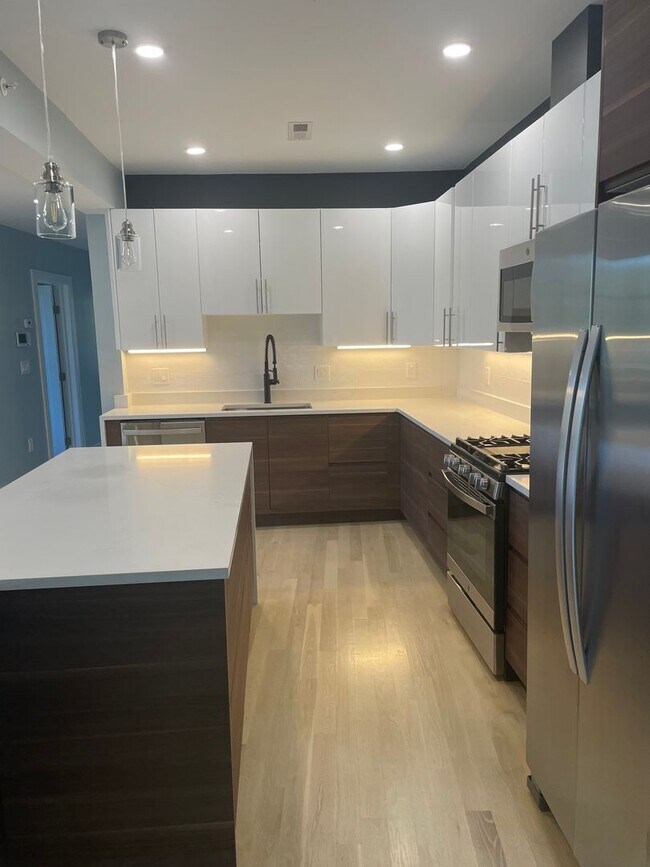 Building Photo - Beautiful brand new three bedroom, Laundry in unit