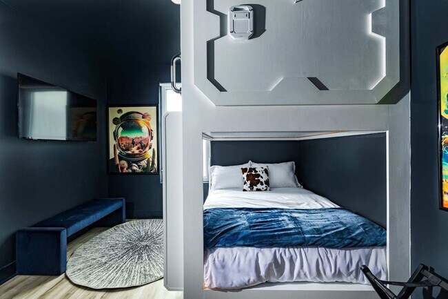 Building Photo - 245 Hermitage Ave