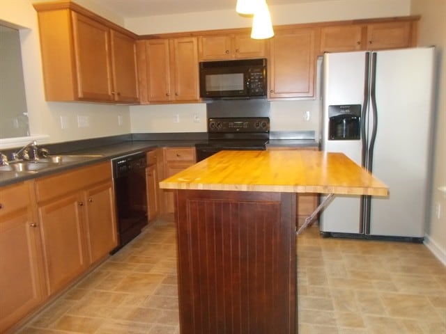 Building Photo - 15502 Carrington Ridge Dr