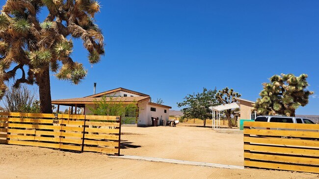 Building Photo - 3141 La Habra Ave