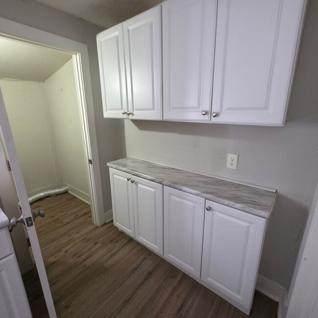 Building Photo - Multi Family Home 3 Bedroom and 1 Bath For Rent