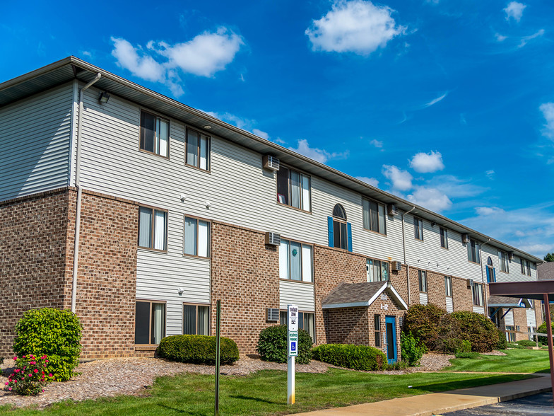 Building Photo - Lakeside Apartments