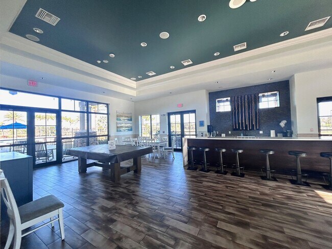 Building Photo - JUST LISTED! -3/2 COACH HOME  - COUNTRY CLUB EAST  - NICE!!