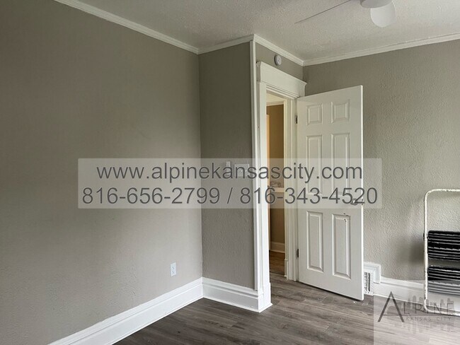 Building Photo - Beautiful Midtown Rehab! Main Floor Primary!