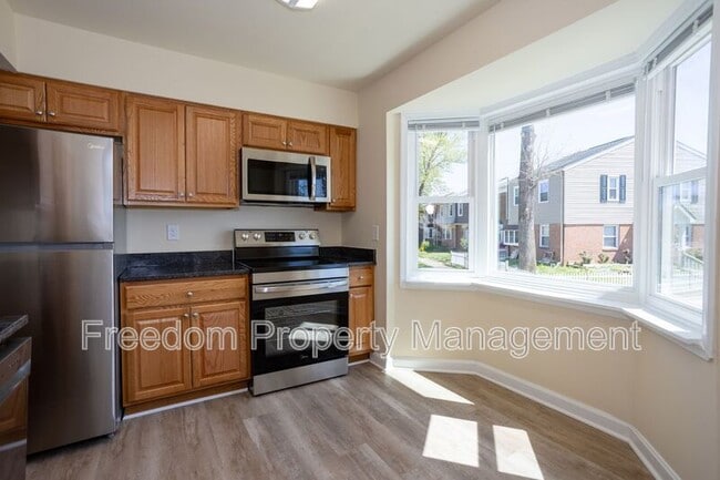 Building Photo - 10270 Cub Run Ct