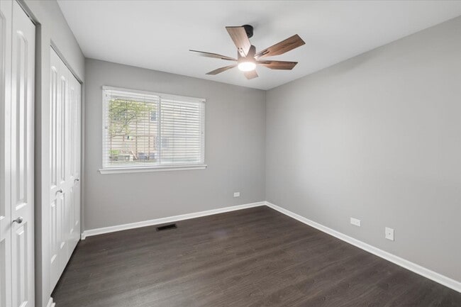 Building Photo - 225 Thornapple Ct