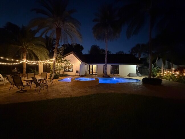 Building Photo - 13400 N Calusa Club Dr