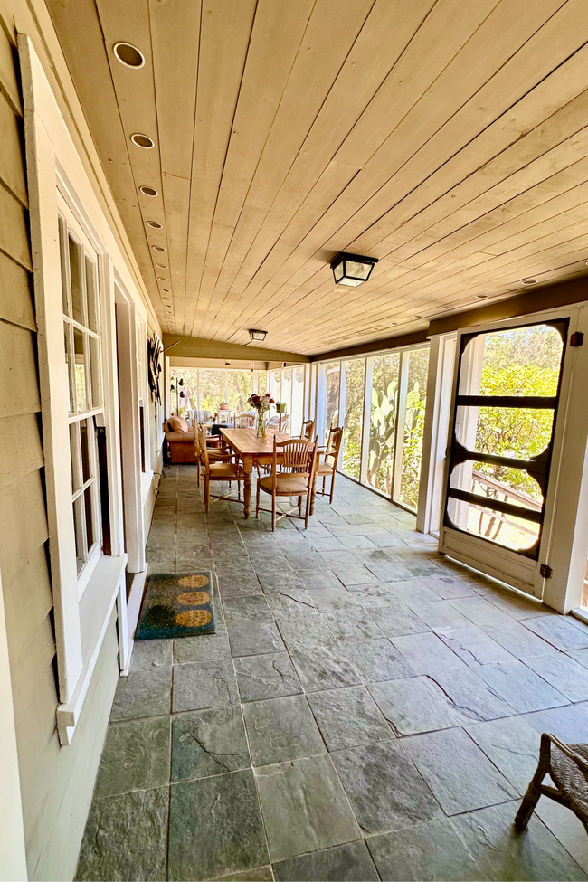 Building Photo - 2499 Madrona Ave
