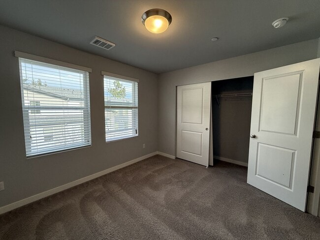 Building Photo - Modern 3BD/3BTH Home for Lease ~ Small Pet Friendly!