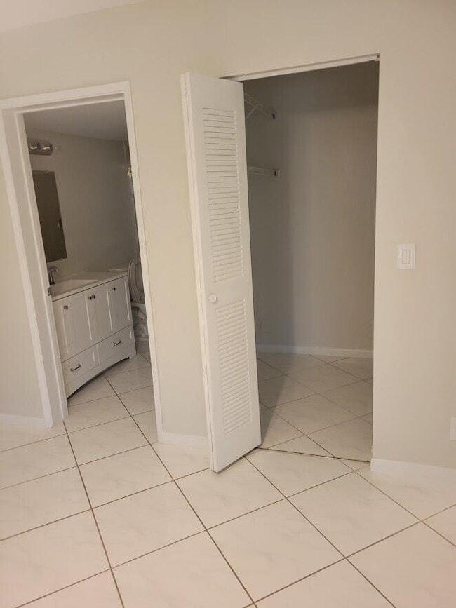 Building Photo - 7301 Amberly Ln