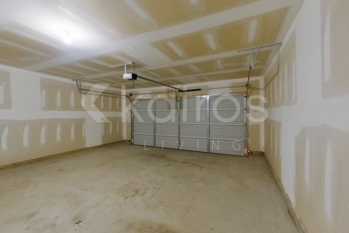 Building Photo - 10 Plymouth Ct