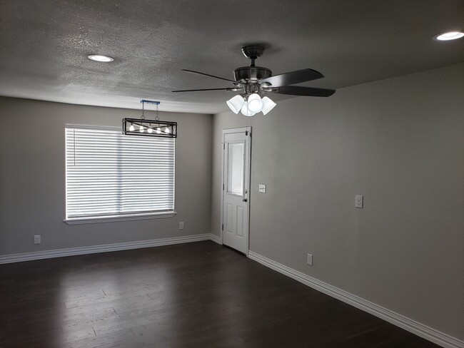 Building Photo - Home for rent
