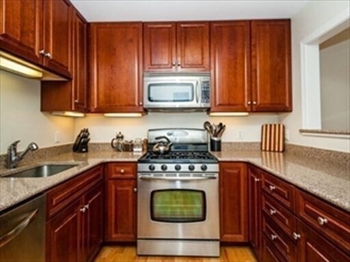 Building Photo - 318 Rindge Ave