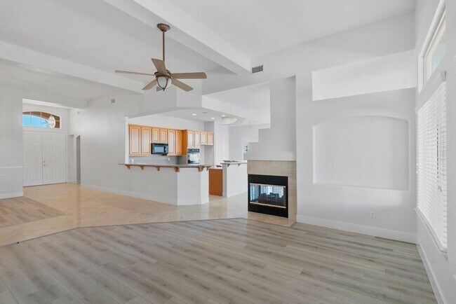 Building Photo - 4 bed, 2.5 bath single-story home in the g...