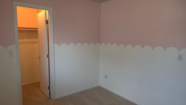Building Photo - Tri-level home near Ft. Carson!!!