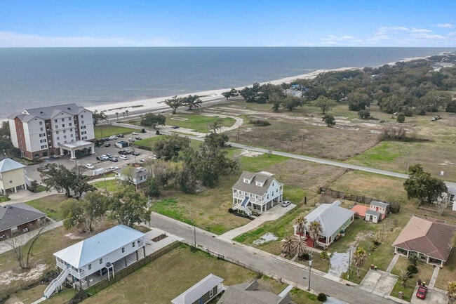 Building Photo - 426 Russell Ave