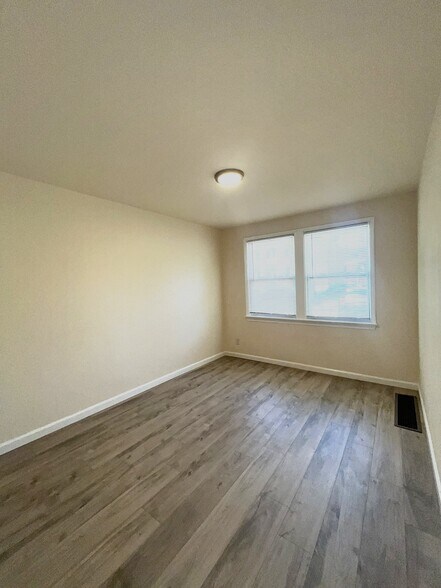 Bedroom - 1200 Yale Ave