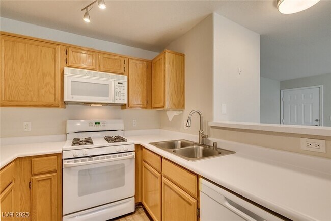 Building Photo - 350 S Durango Dr