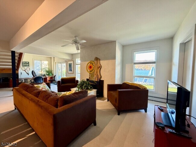 Building Photo - 73 Forest Lake Dr