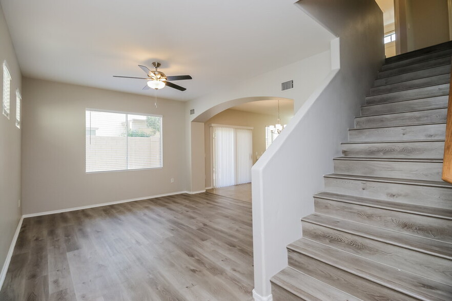 Building Photo - 1447 S Pheasant Dr