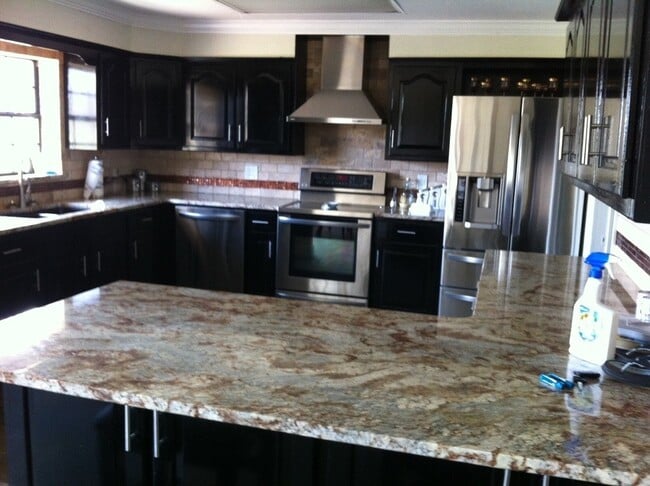 Building Photo - 3/2/2 Fenced yard, gunite pool and spa