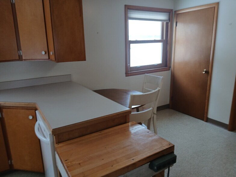 Building Photo - 321 W Mcmillan Ave