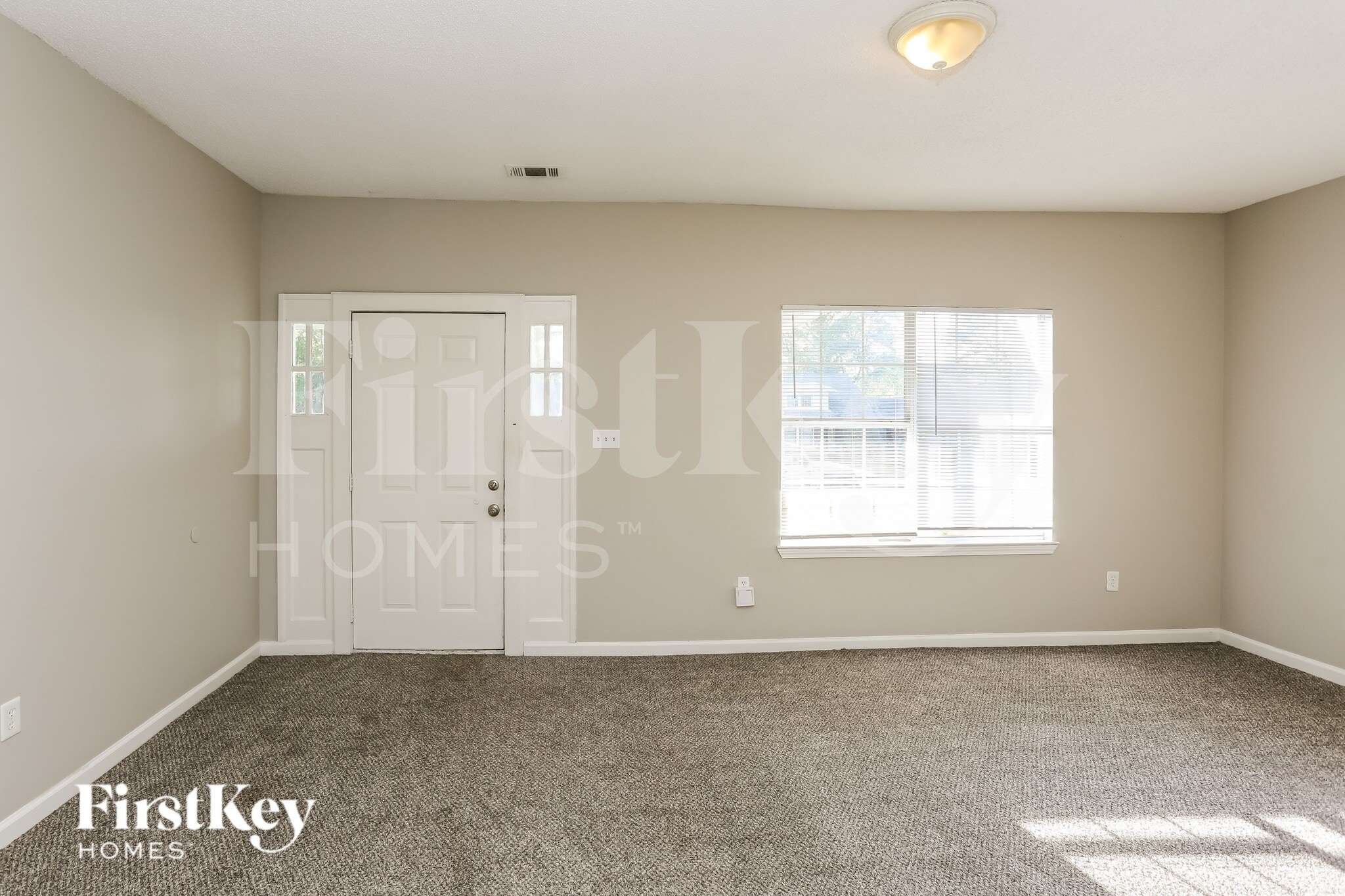 Building Photo - 690 N Willett St