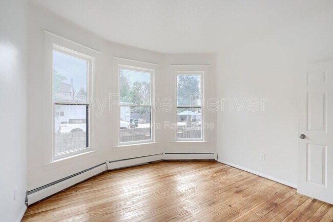Building Photo - 1118 6th St