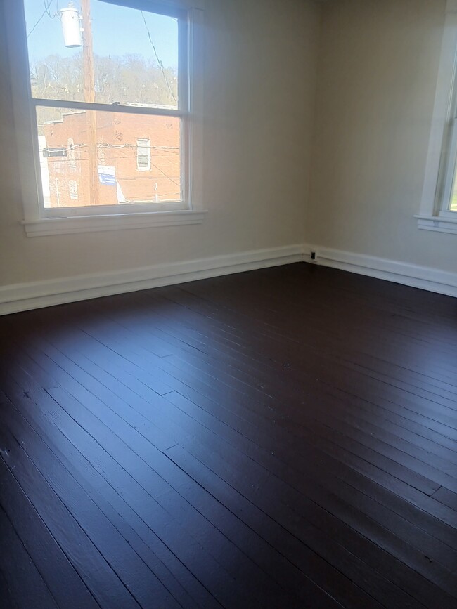 Building Photo - 550-548 Ferndale Ave