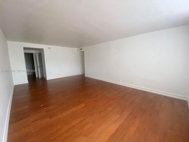 Building Photo - 1800 NE 114th St