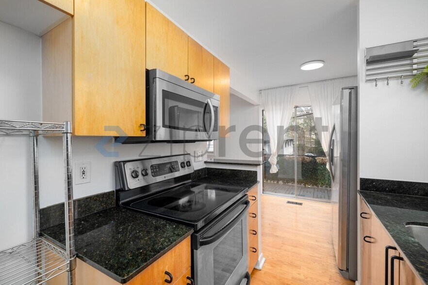 Building Photo - Unit 206