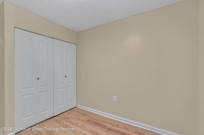 Building Photo - 134 Whispering Oaks Way