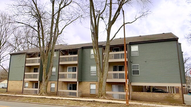 Interior Photo - 105 N Busey Ave