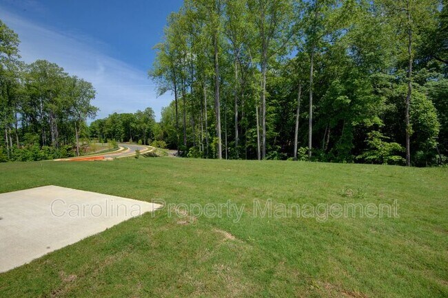 Building Photo - 105 Johns Cardinal Dr