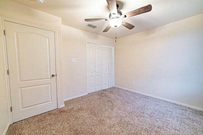 Building Photo - 2021 Port Louisiana Dr