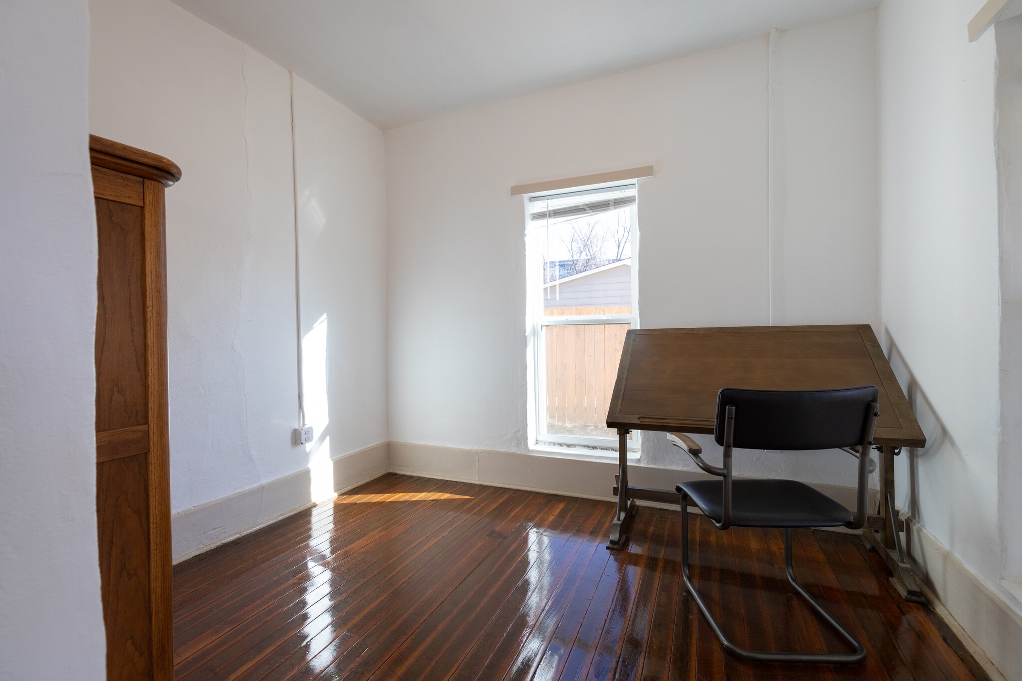 Building Photo - 105 E 2nd St