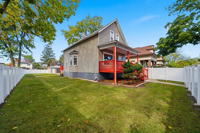 Building Photo - 11224 S Hermosa Ave