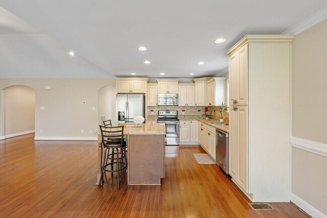 Building Photo - Lovely, Single Level, 3 Bedroom 2 Bath Home