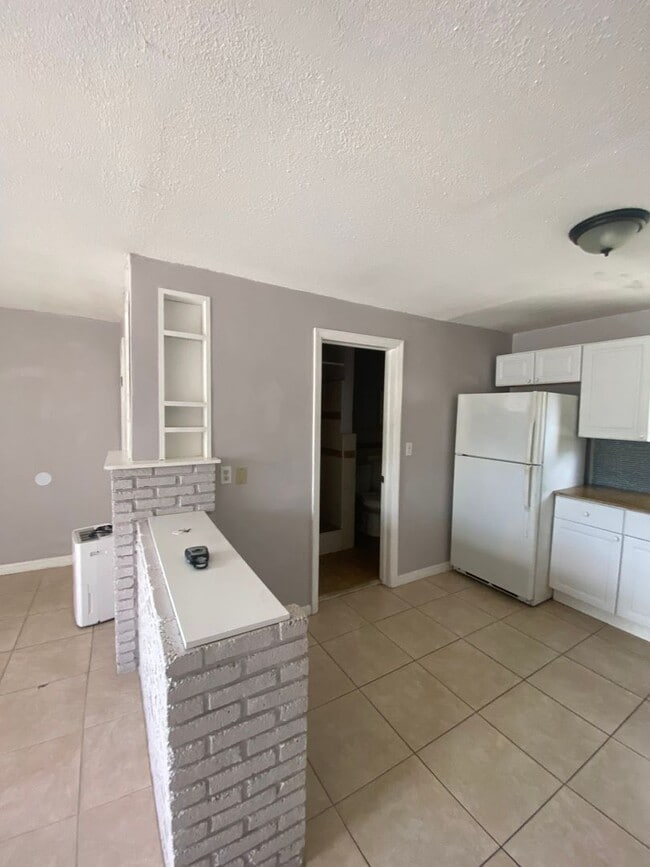 Building Photo - 1820 Redbank Rd