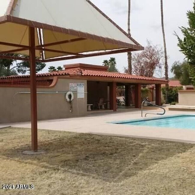 Building Photo - Remodeled Single Level 3 Bedroom 2 Bath Townhouse