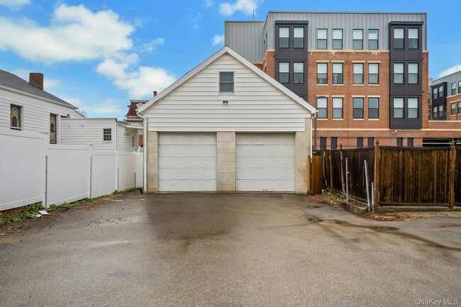 Building Photo - 25 S Washington St